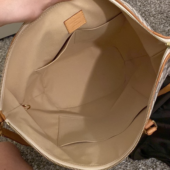 White monogram Louis Vuitton shoulder bag - Picture 7 of 9